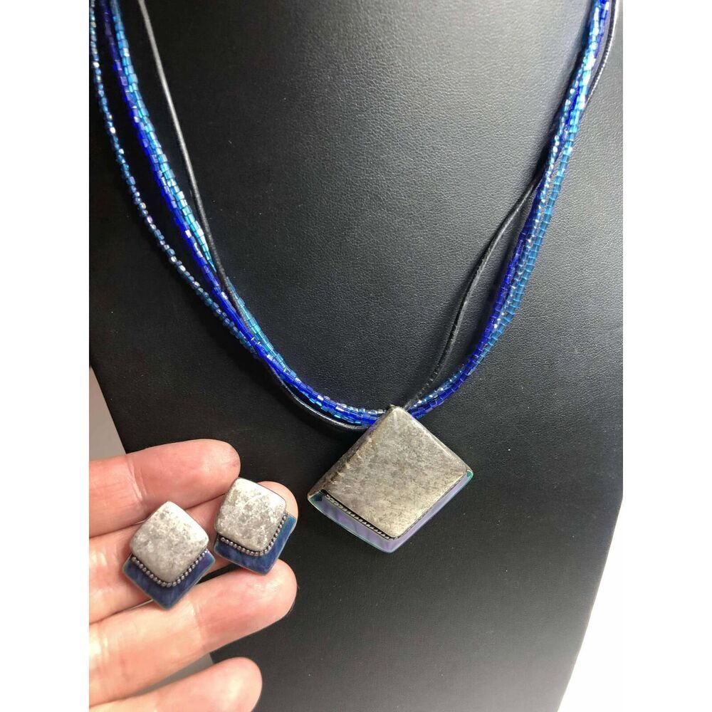 2071 CHICO'S Silver tone blue enamel pendant beaded necklace 18-20" & earrings